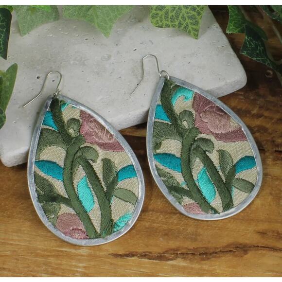 Light Pink Flower Embroidery Cuff Bracelet - Picture 4 of 4